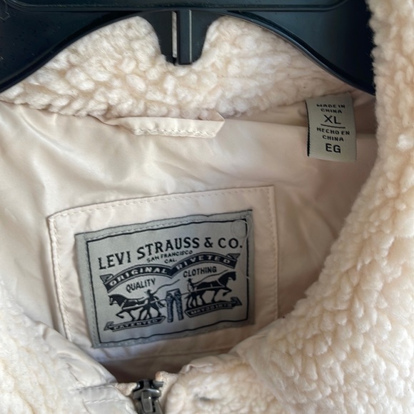 Levi’s Sherpa fur button up coat size XL🧁🧁🧁 - Picture 2 of 5
